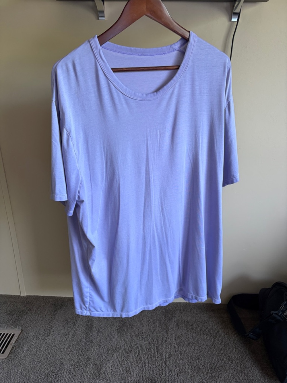 lululemon athletica Men's Short Sleeve Tee in Light Lavender